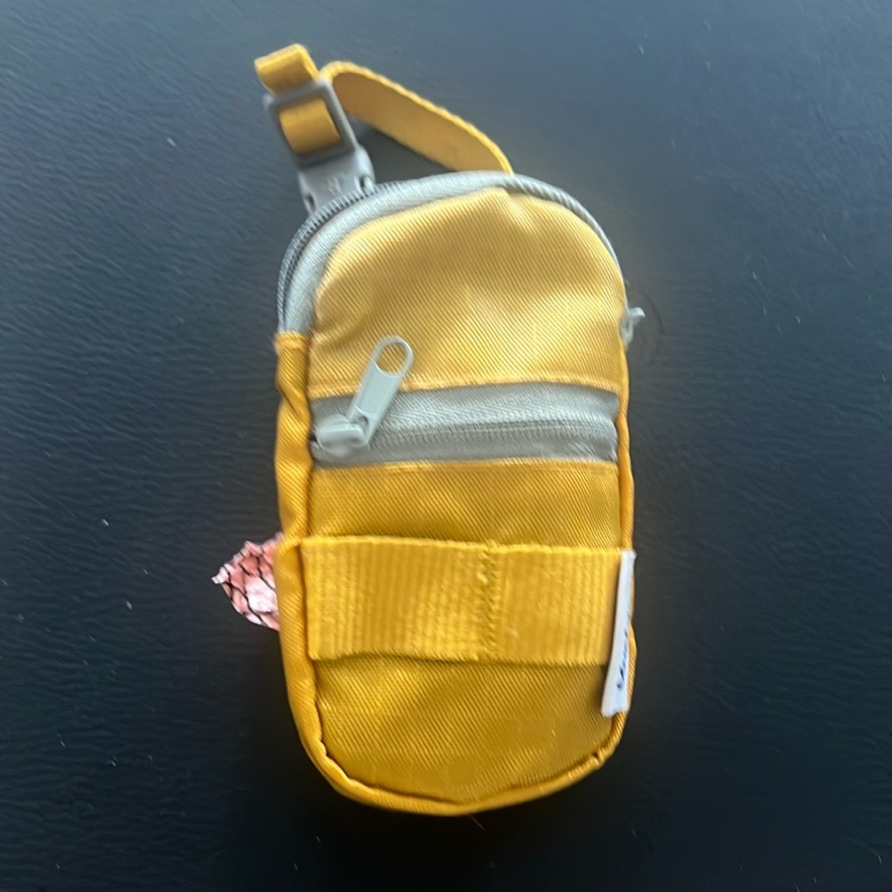 Blueberry Pet Dog Bag Holder (NWOT)